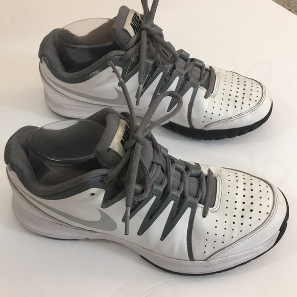 Nike Other - 😎Nike vapor court leather shoes sz 7.5 awesome😎